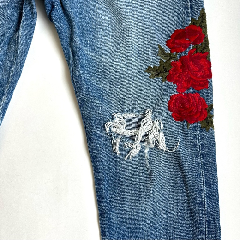 Anthropologie x Levi’s 501 Floral Embroidered Distressed Cropped Taper 27 - Picture 9 of 16